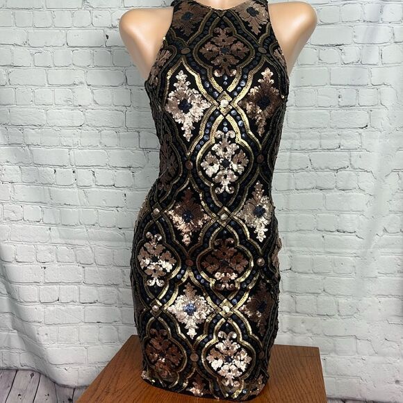 Alexia Admor Dresses & Skirts - Alexia Admor Sleeveless Metallic colors Sequin Dress XS